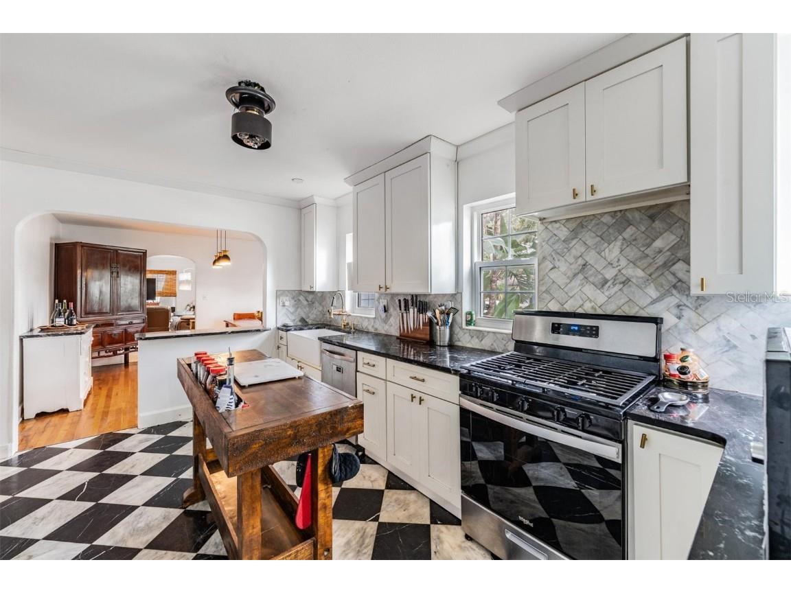 801 22nd Street N Saint Petersburg FL 33713 TB8427343 image10