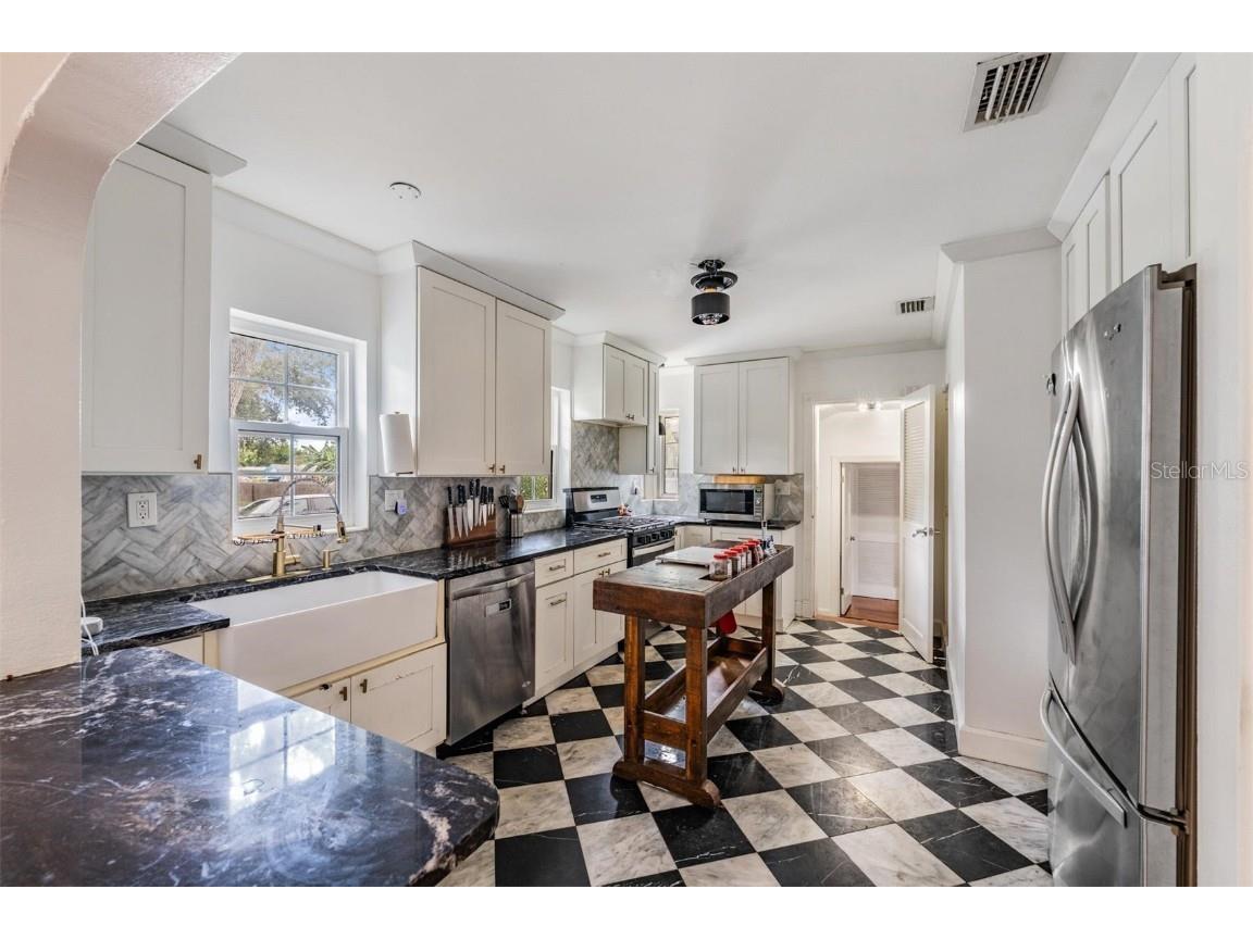 801 22nd Street N Saint Petersburg FL 33713 TB8427343 image11