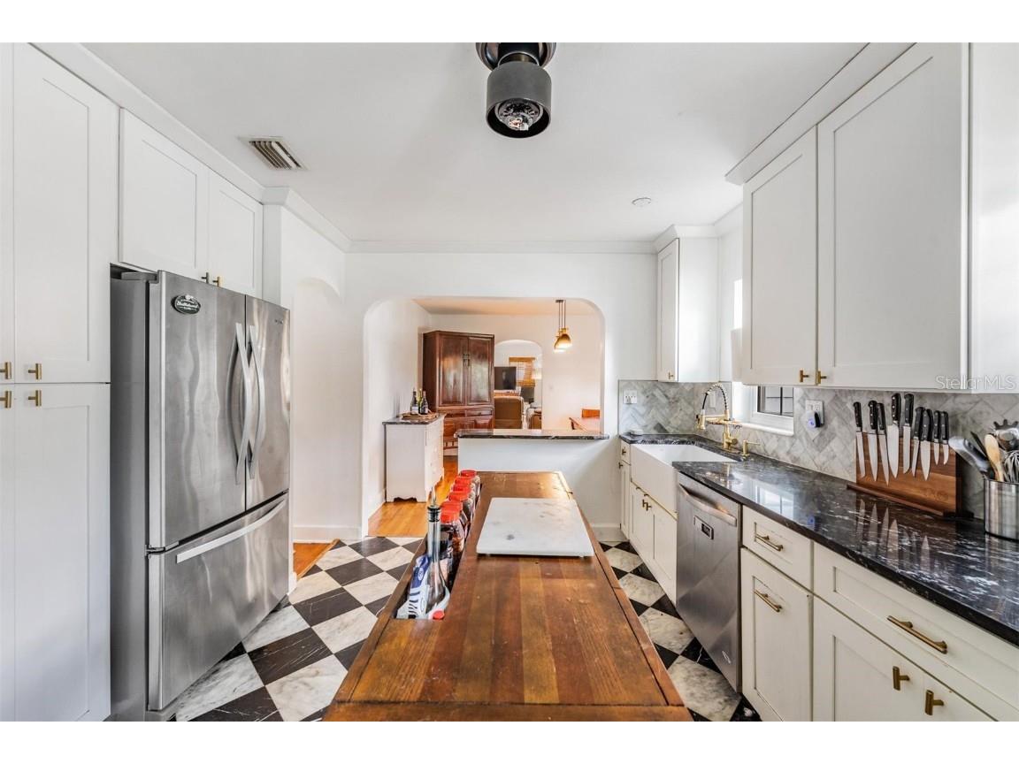 801 22nd Street N Saint Petersburg FL 33713 TB8427343 image12