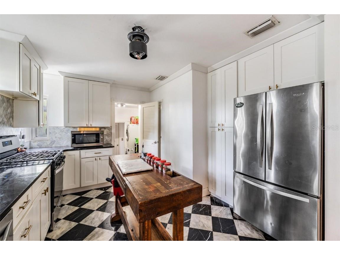 801 22nd Street N Saint Petersburg FL 33713 TB8427343 image13