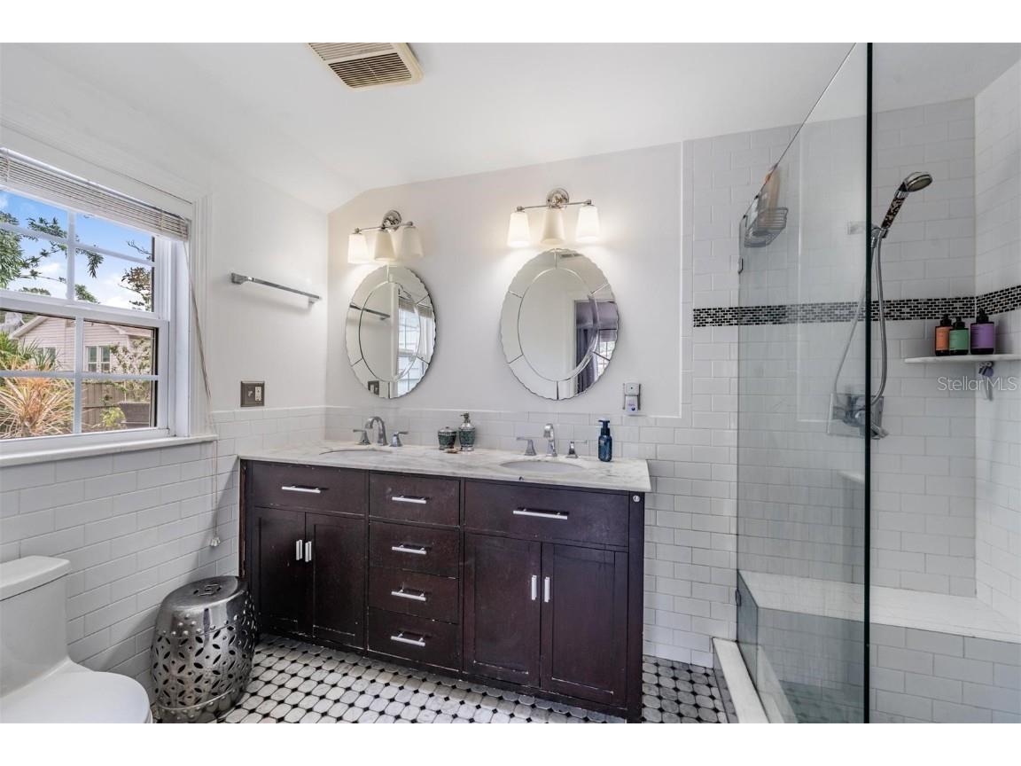 801 22nd Street N Saint Petersburg FL 33713 TB8427343 image16