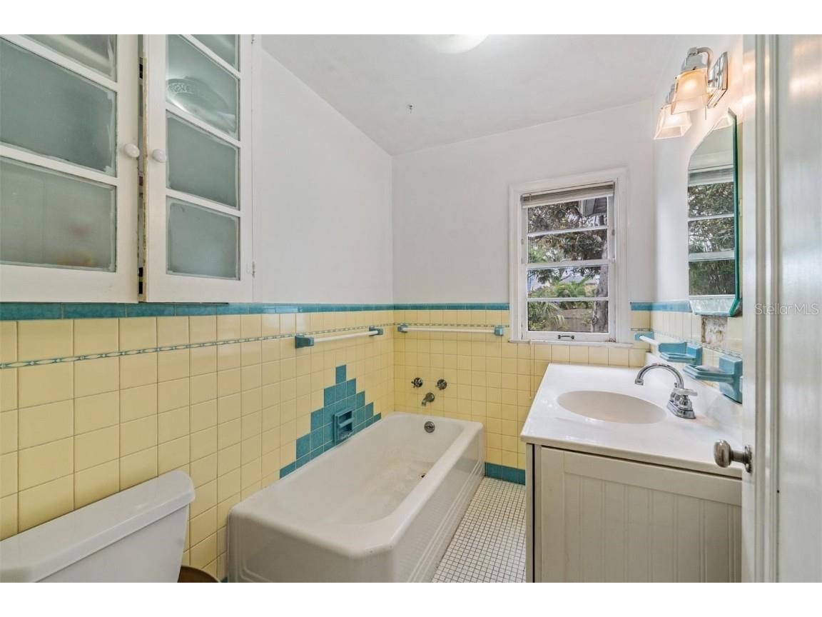 801 22nd Street N Saint Petersburg FL 33713 TB8427343 image18