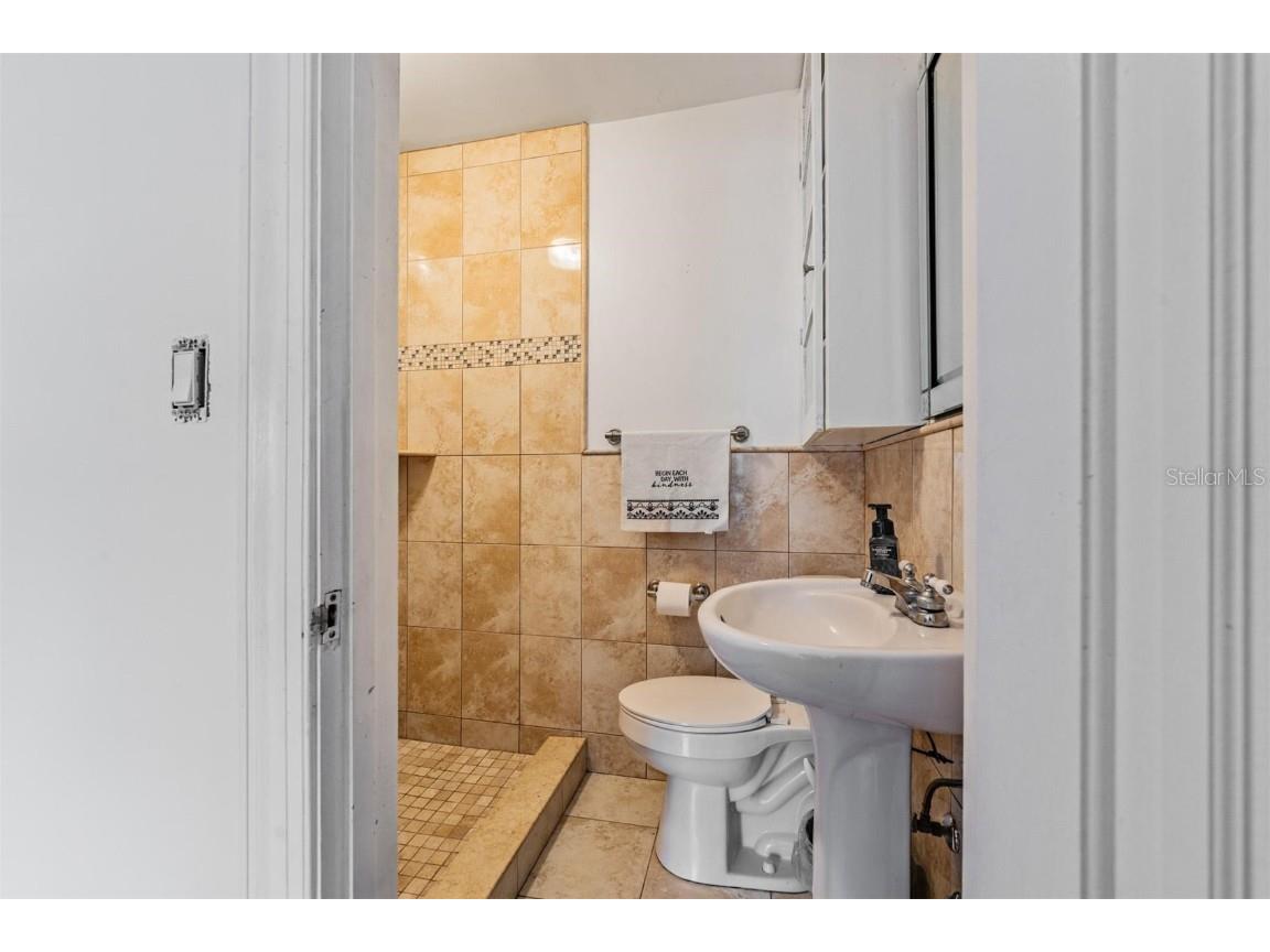 801 22nd Street N Saint Petersburg FL 33713 TB8427343 image21