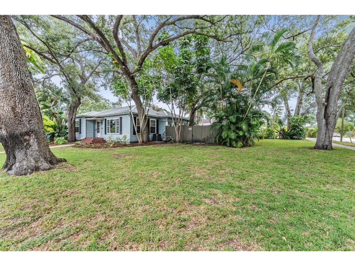 801 22nd Street N Saint Petersburg FL 33713 TB8427343 image30