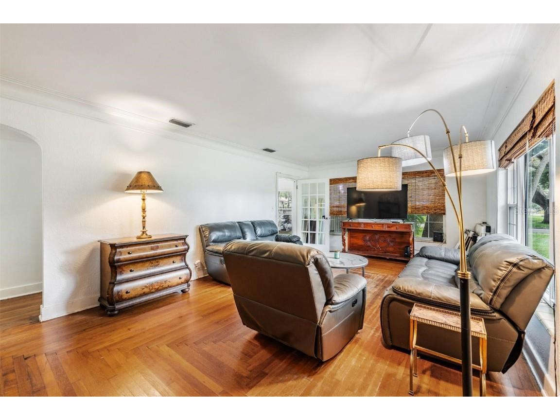 801 22nd Street N Saint Petersburg FL 33713 TB8427343 image5