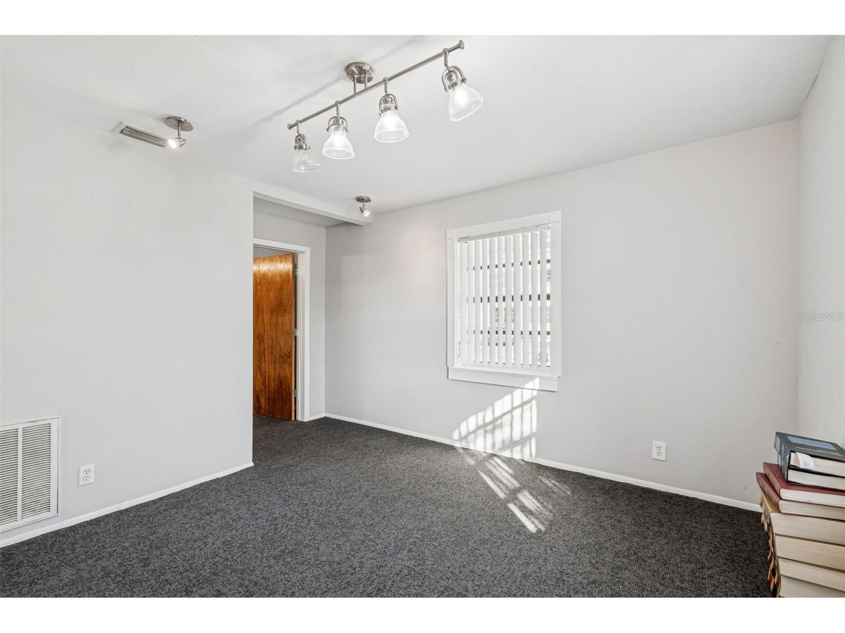 801 49th Street N Saint Petersburg FL 33710 TB8489491 image4