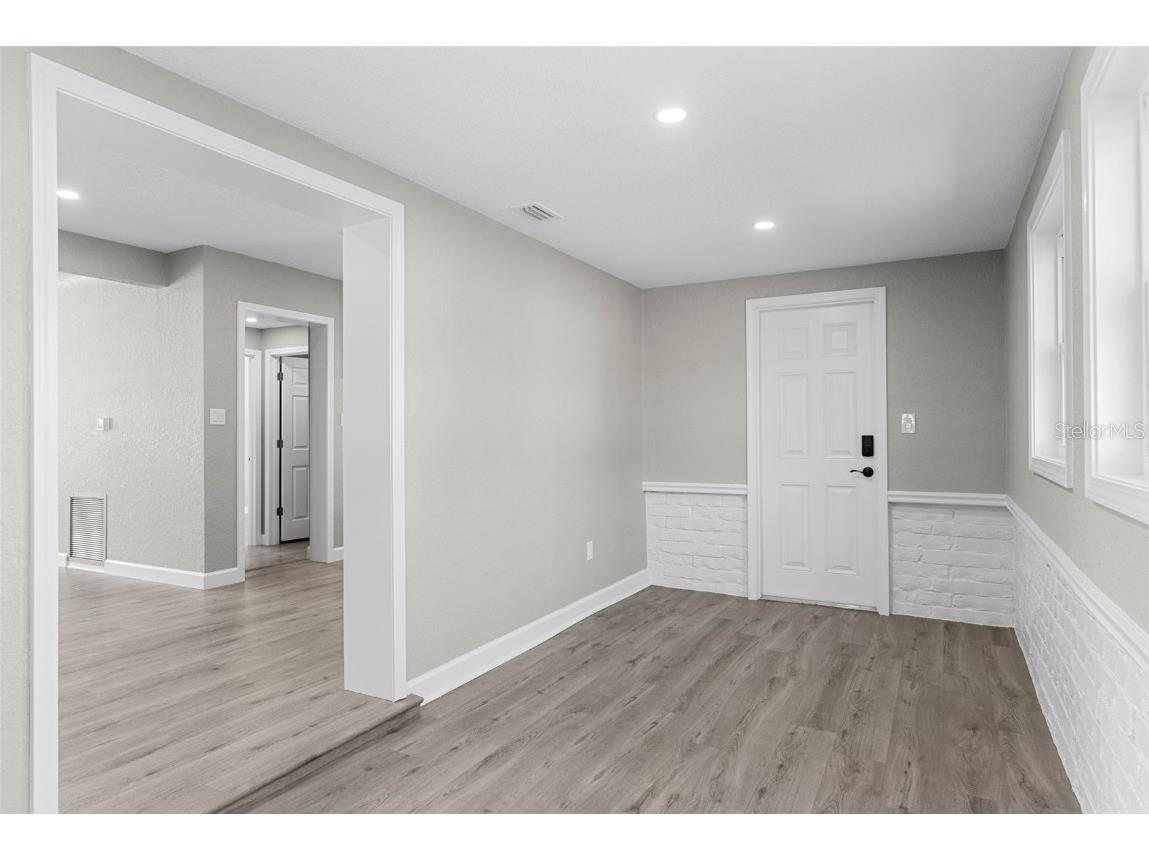 801 63rd Avenue S Saint Petersburg FL 33705 TB8438188 image11