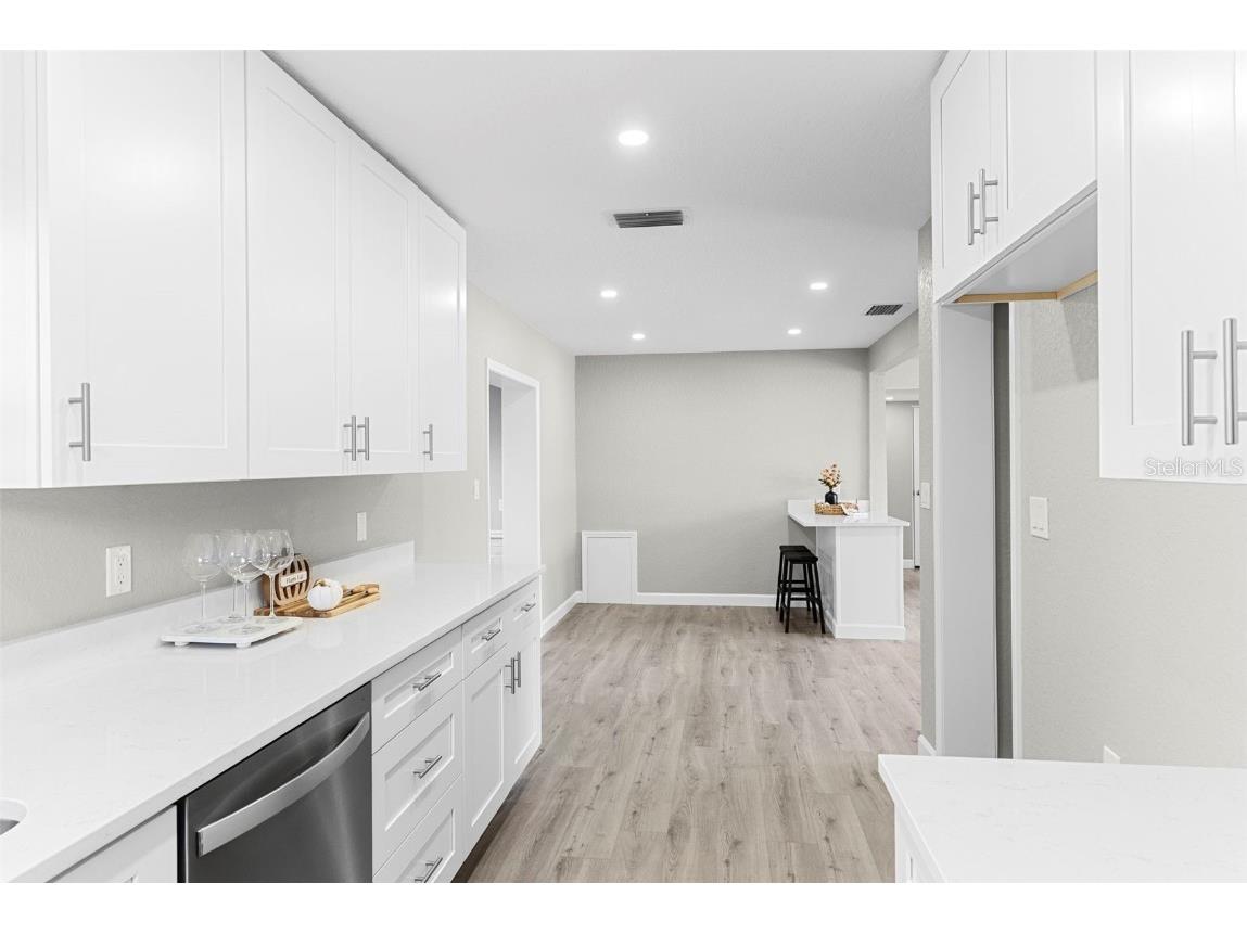 801 63rd Avenue S Saint Petersburg FL 33705 TB8438188 image3