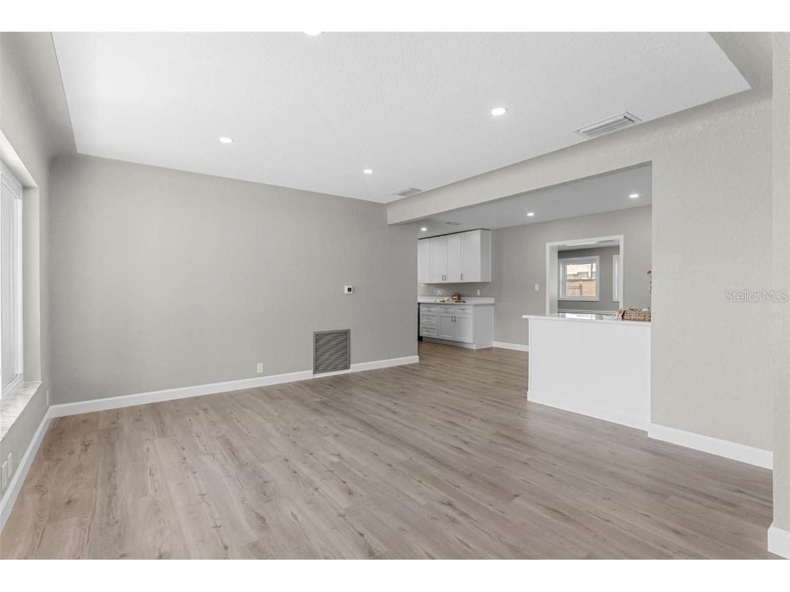 801 63rd Avenue S Saint Petersburg FL 33705 TB8438188 image5