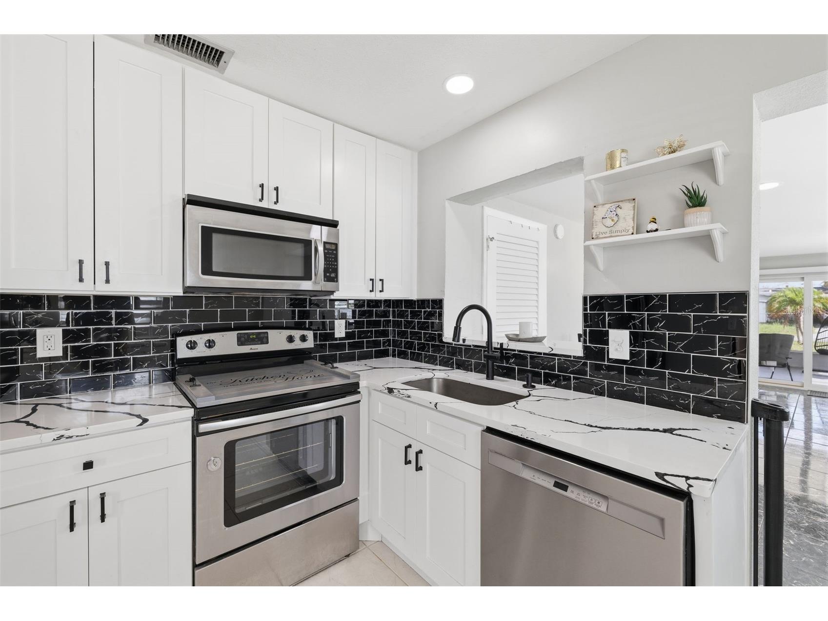 801 89th Avenue N Saint Petersburg FL 33702 TB8519964 image6