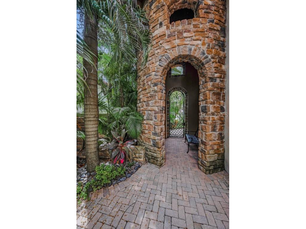 801 Brightwaters Boulevard NE Saint Petersburg FL 33704 - TAMPA BAY TB8430922 image6