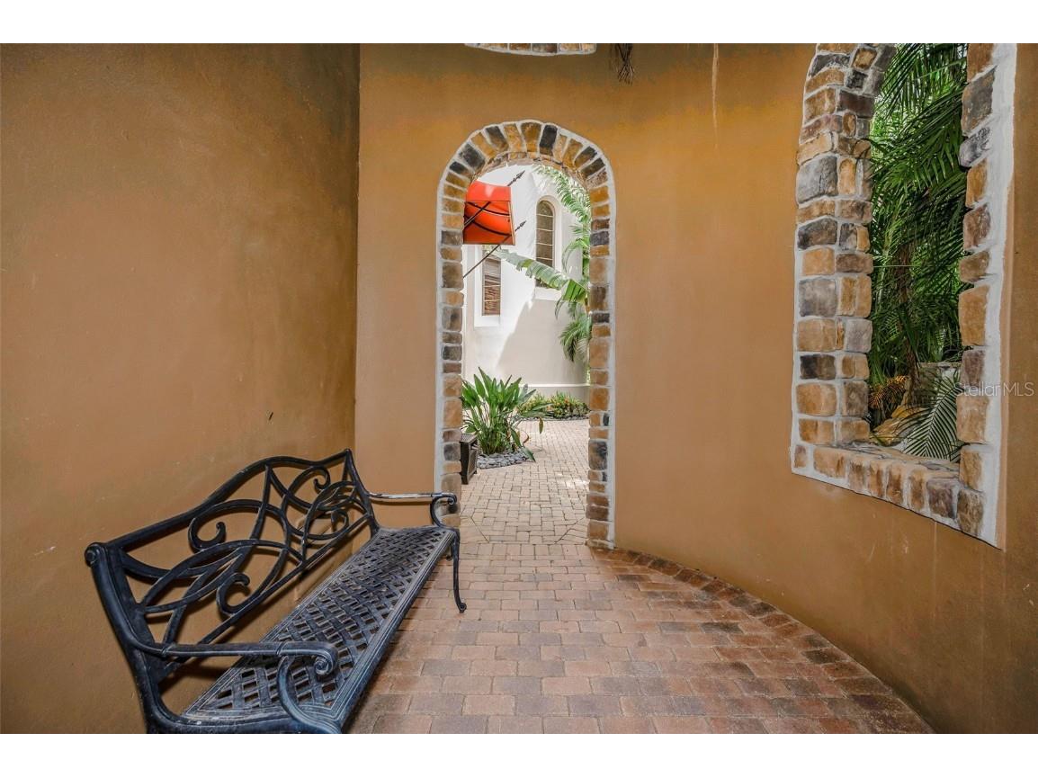 801 Brightwaters Boulevard NE Saint Petersburg FL 33704 - TAMPA BAY TB8430922 image7