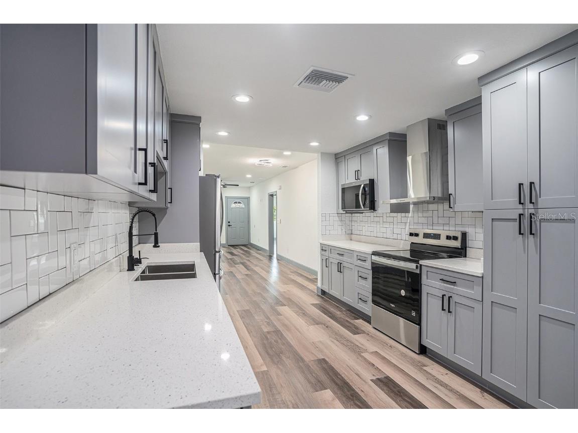 801 E Dr Martin Luther King Jr Boulevard Plant City FL 33563 TB8435298 image11