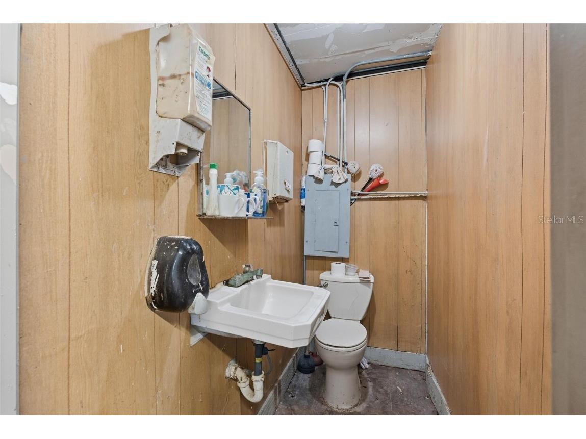 801 N Beach Street Daytona Beach FL 32114 FC312985 image20