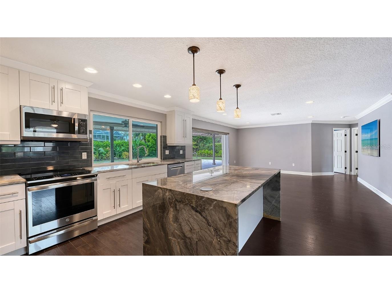 8010 Conservatory Drive Sarasota FL 34243 A4673942 image11