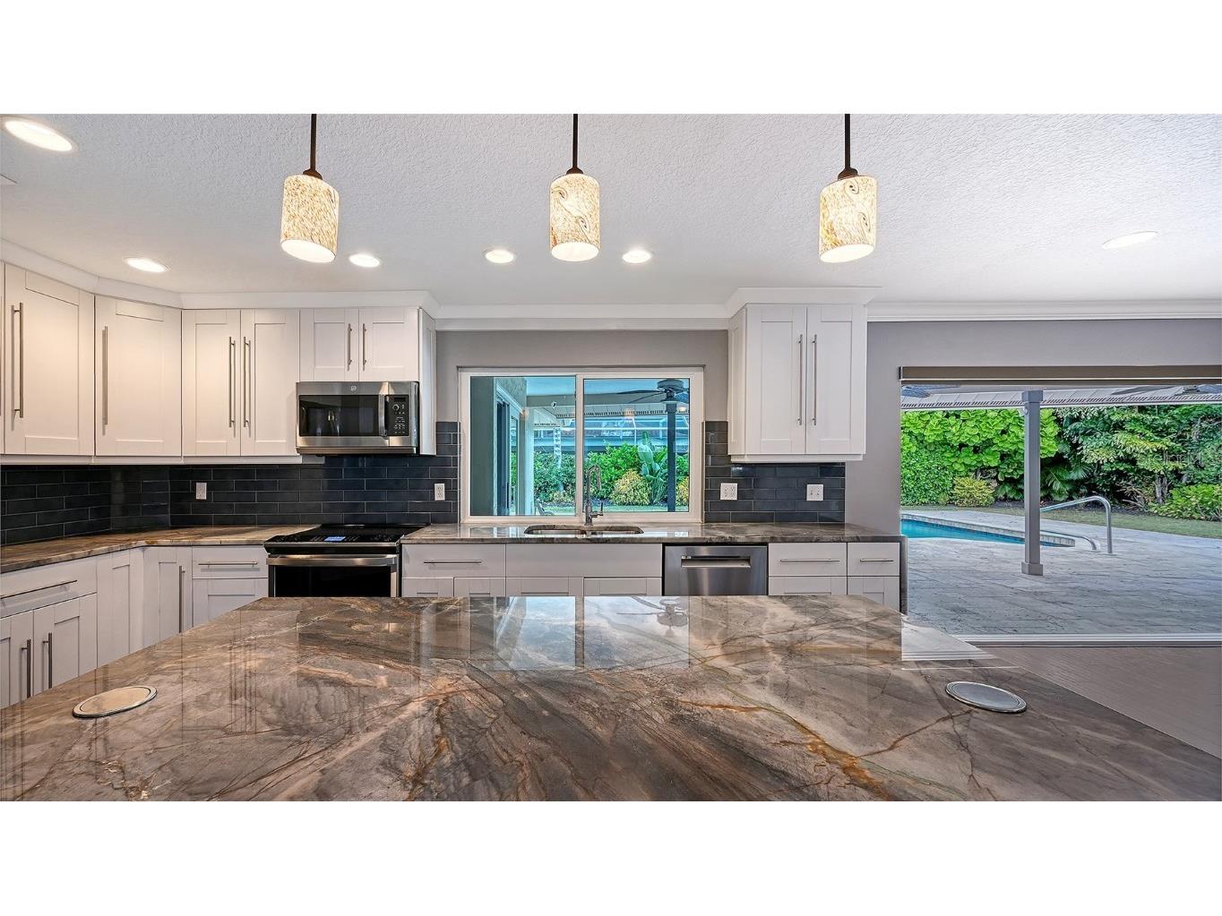 8010 Conservatory Drive Sarasota FL 34243 A4673942 image12