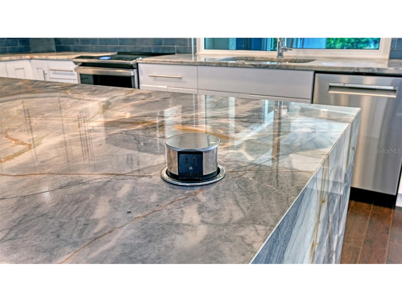 8010 Conservatory Drive Sarasota FL 34243 A4673942 image13