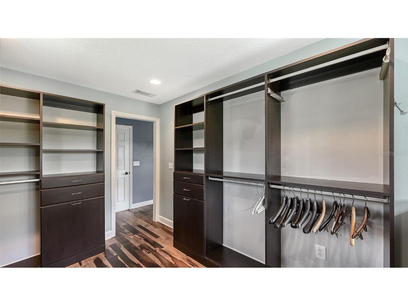 8010 Conservatory Drive Sarasota FL 34243 A4673942 image21