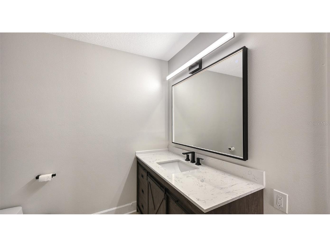 8010 Conservatory Drive Sarasota FL 34243 A4673942 image31