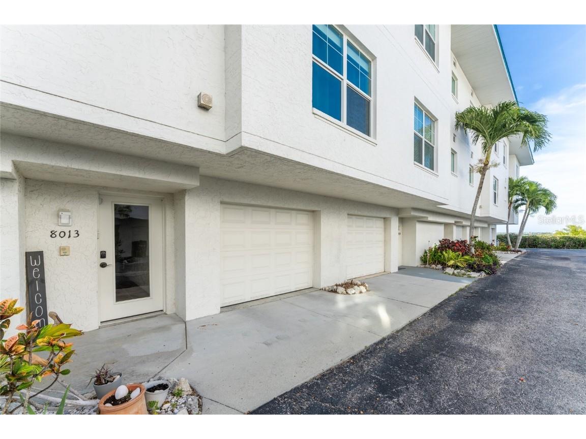 8013 Bay Pointe Drive Englewood FL 34224 D6139047 image1