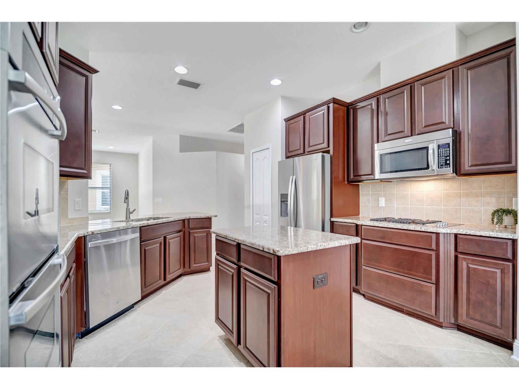 8013 Hampton Glen Drive Tampa FL 33647 TB8514725 image2