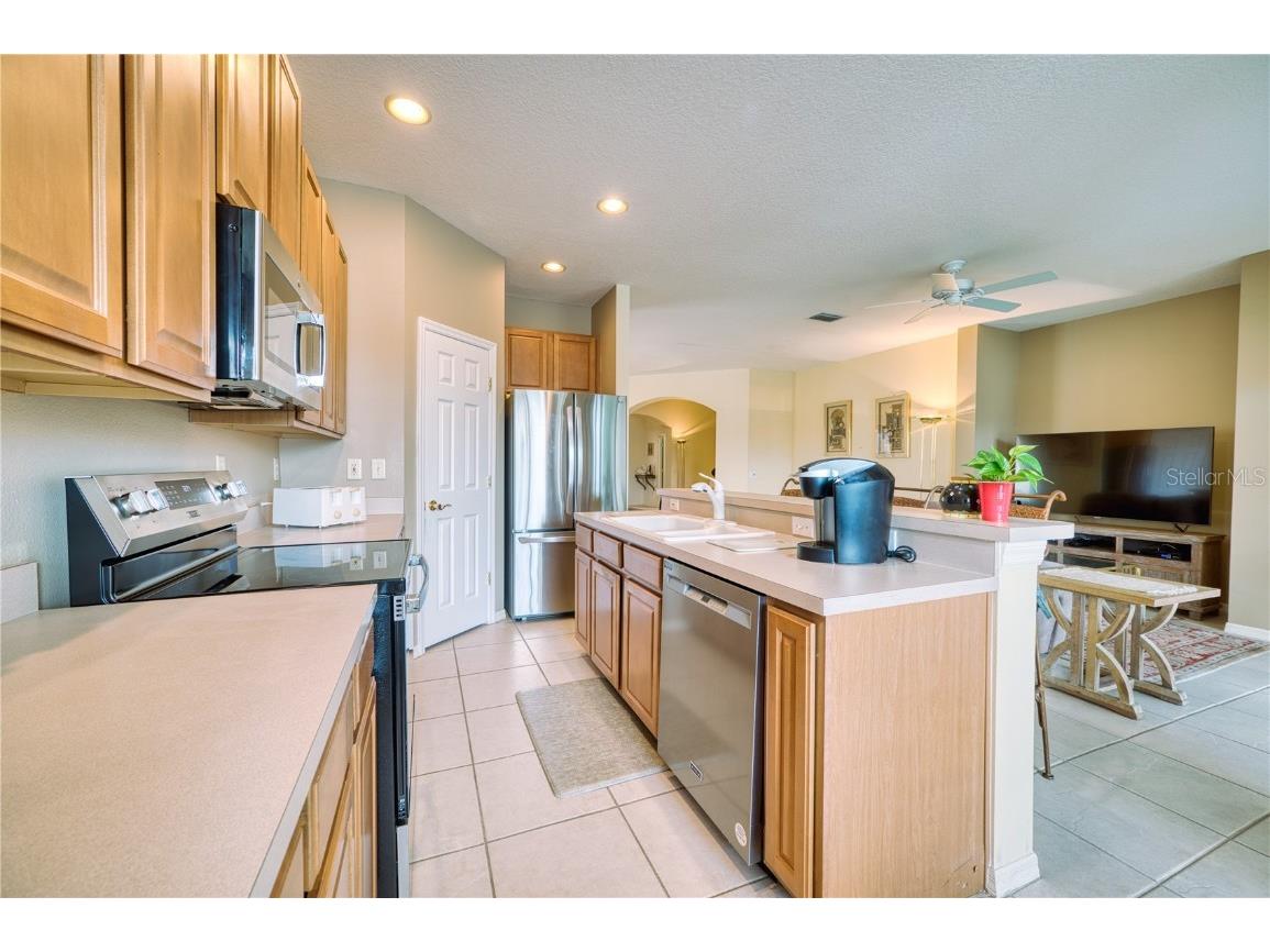 8014 Victoria Falls Circle Sarasota FL 34243 A4665402 image16