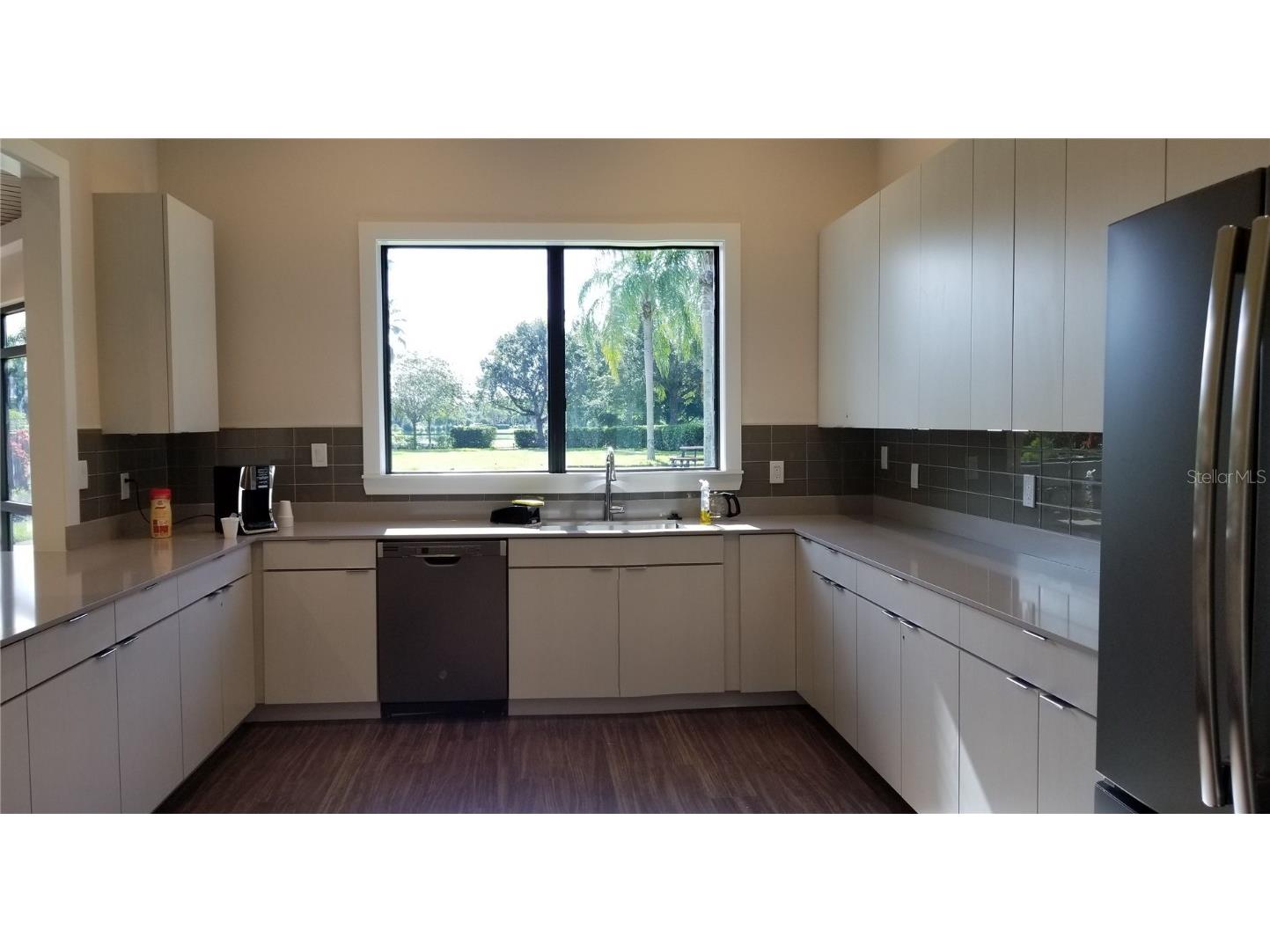 8014 Victoria Falls Circle Sarasota FL 34243 A4665402 image36