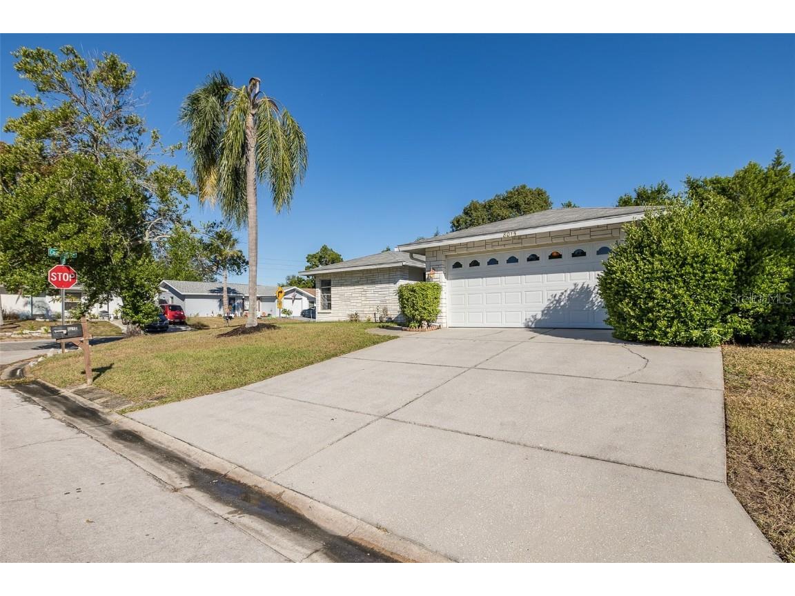 8015 San Fernando Drive Port Richey FL 34668 W7879839 image4