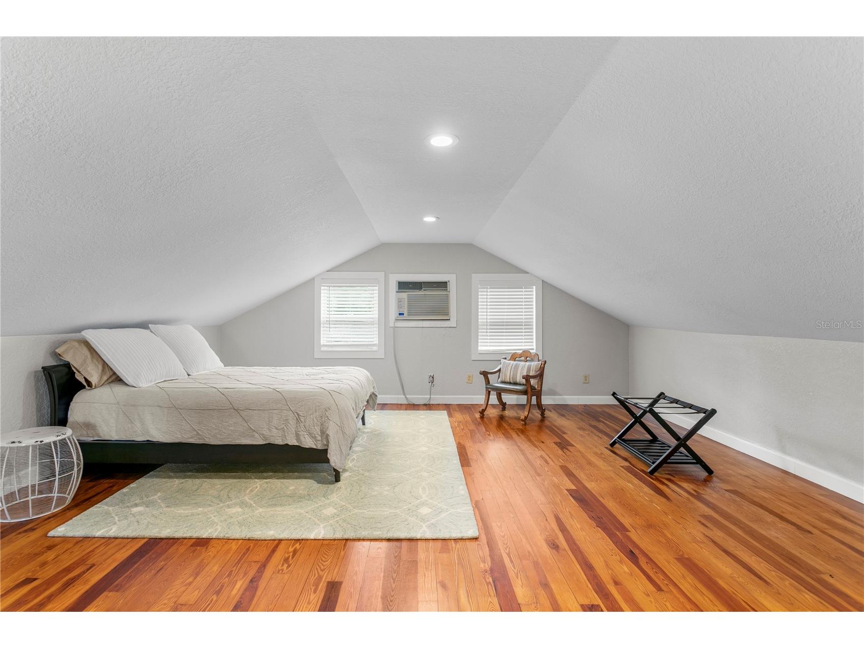 802 Dartmoor Street N Saint Petersburg FL 33701 TB8494482 image70