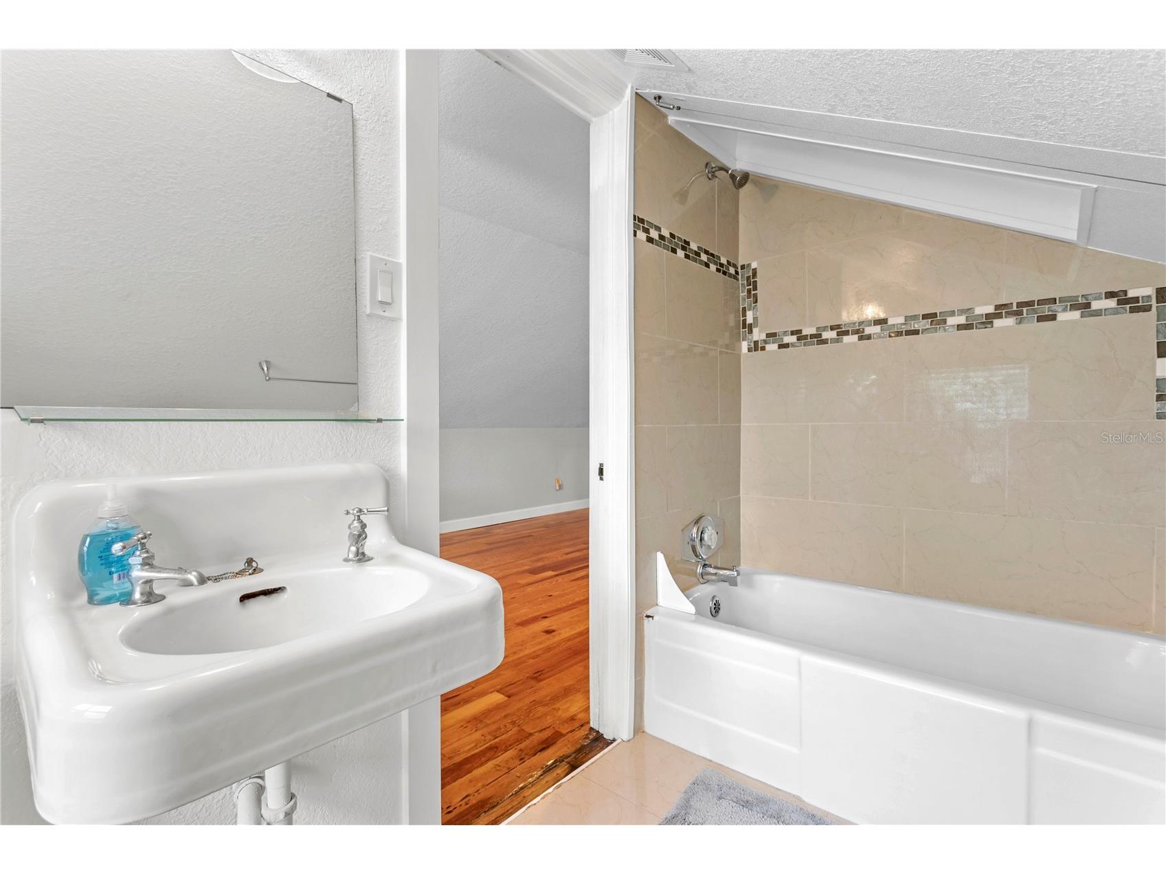 802 Dartmoor Street N Saint Petersburg FL 33701 TB8494482 image75