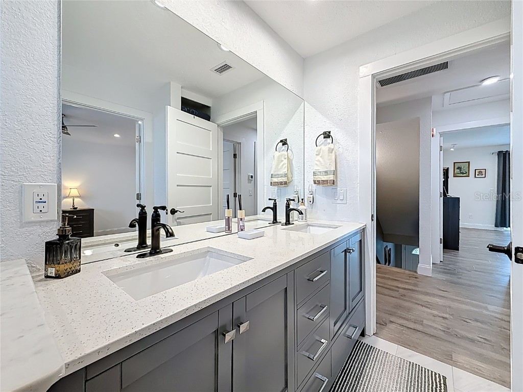 802 Mindy Court Largo FL 33771 TB8431762 image34