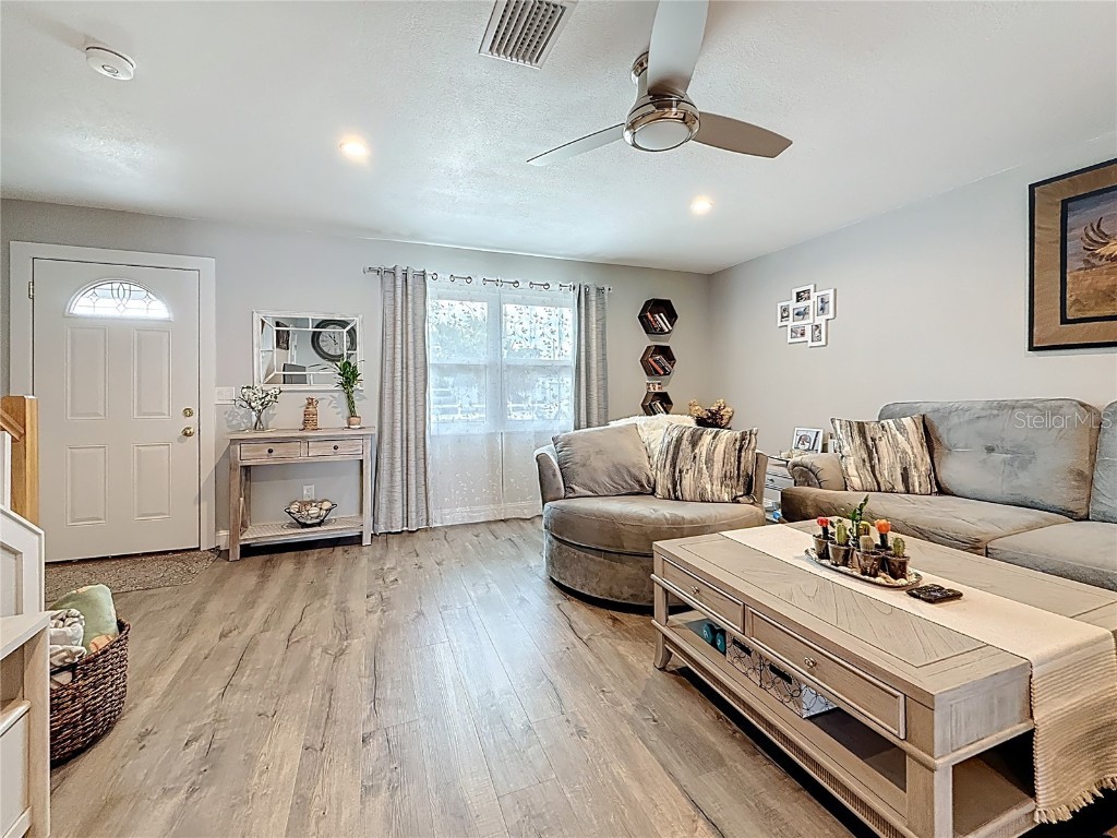 802 Mindy Court Largo FL 33771 TB8431762 image4