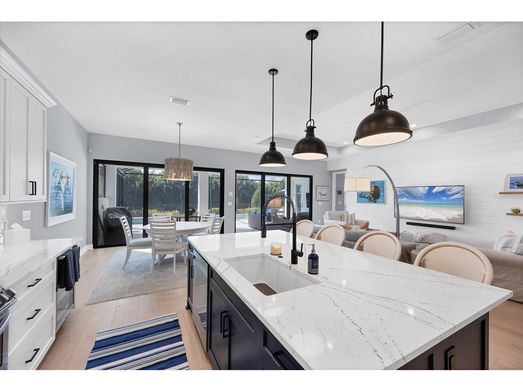 8020 Clearwater Court Sarasota FL 34241 A4672945 image12