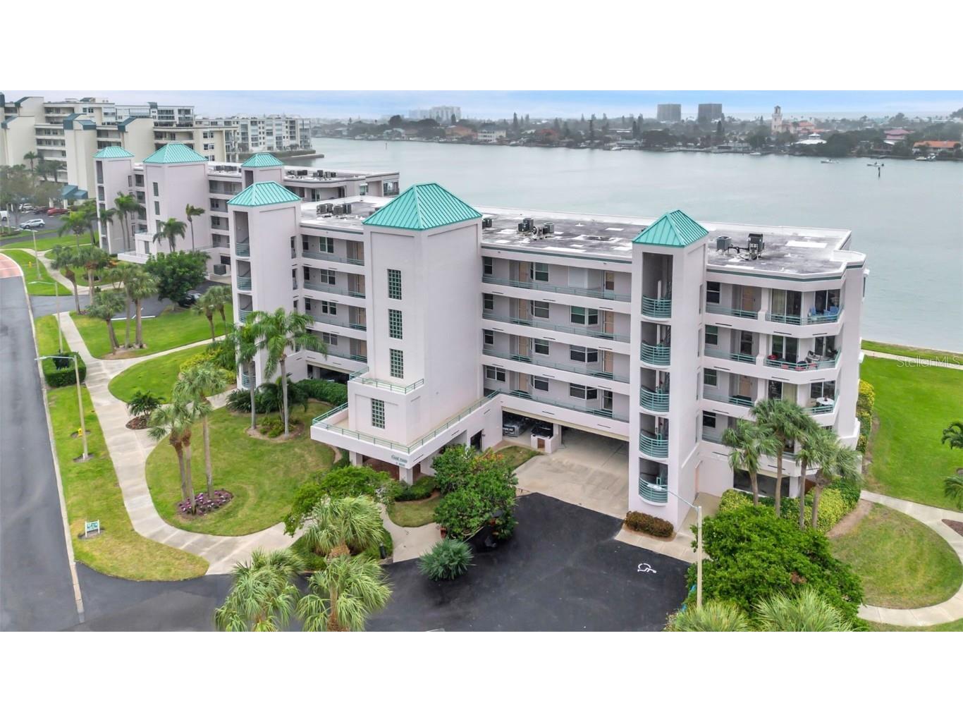 8020 Sailboat Key Boulevard S #106 Saint Pete Beach FL 33707 - INTRACOASTAL/BOCA CIEGA BAY U8221235 image1