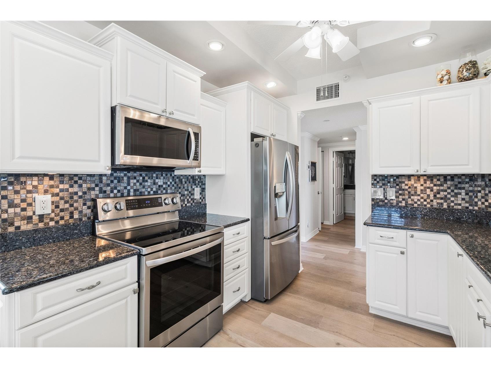 8021 Sailboat Key Boulevard S #106 Saint Pete Beach FL 33707 - BOCA CIEGA BAY TB8525458 image6