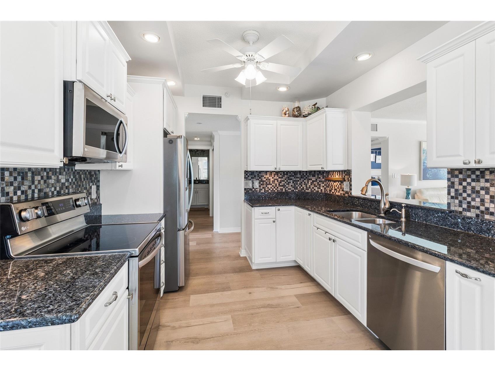 8021 Sailboat Key Boulevard S #106 Saint Pete Beach FL 33707 - BOCA CIEGA BAY TB8525458 image7