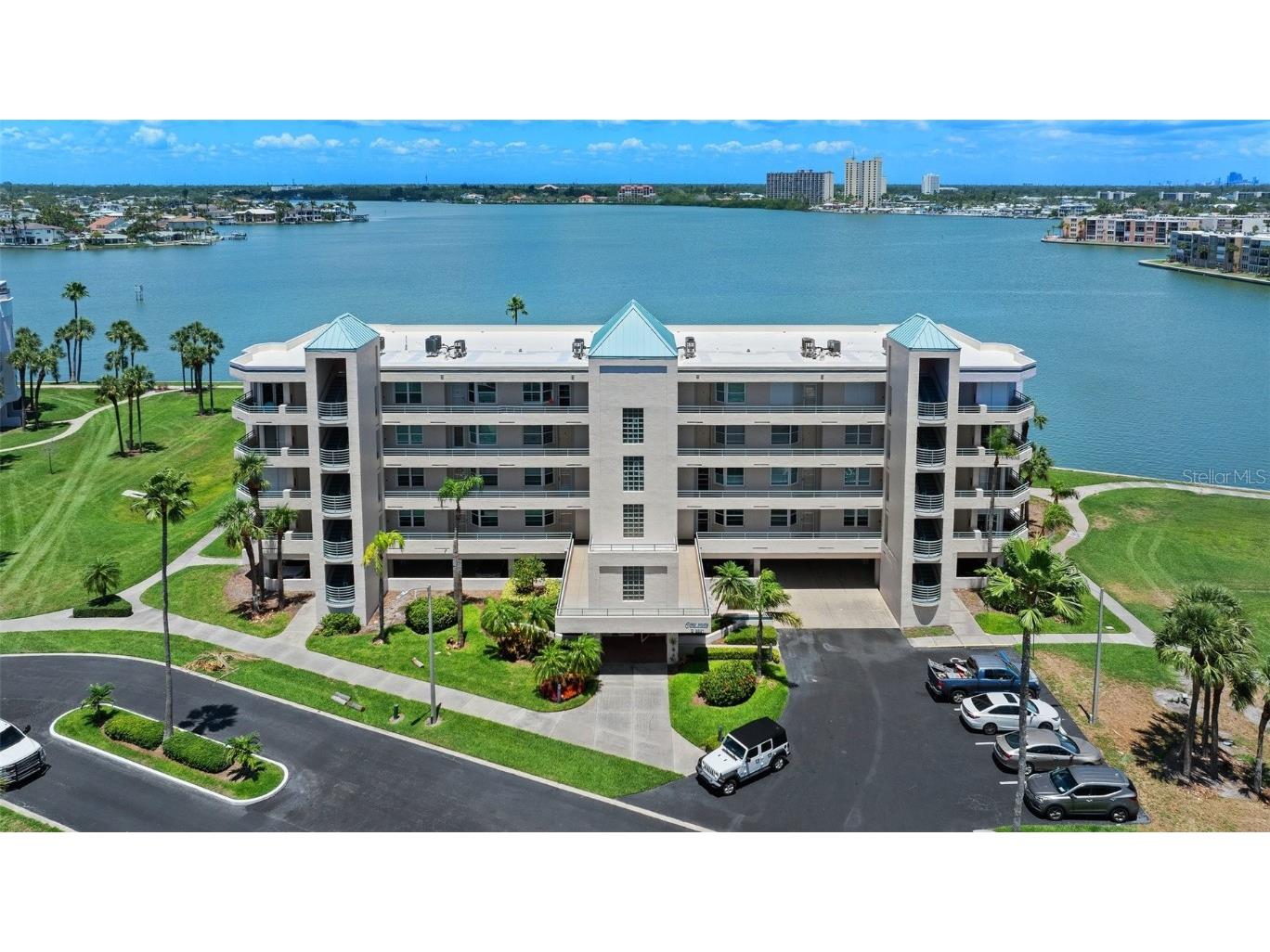 8021 Sailboat Key Boulevard S #305 Saint Pete Beach FL 33707 - BOCA CIEGA BAY TB8386517 image1