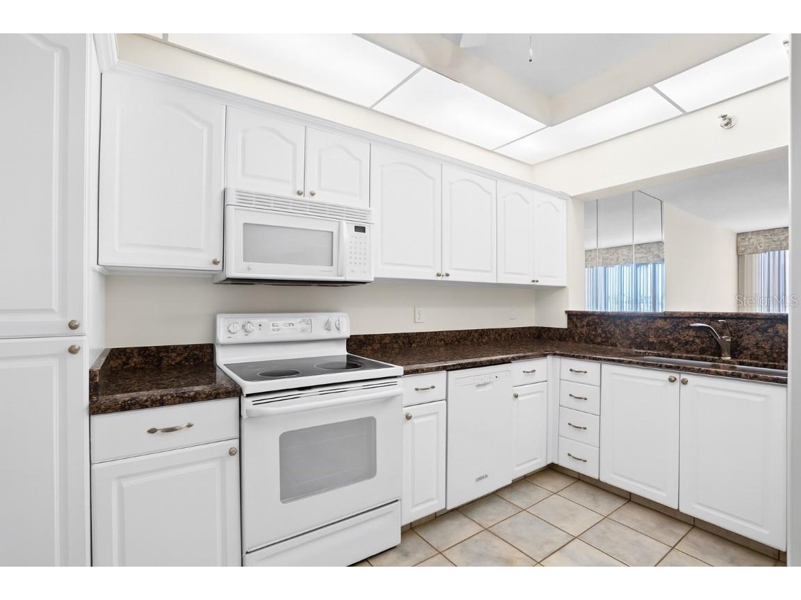 8021 Sailboat Key Boulevard S #305 Saint Pete Beach FL 33707 - BOCA CIEGA BAY TB8386517 image13