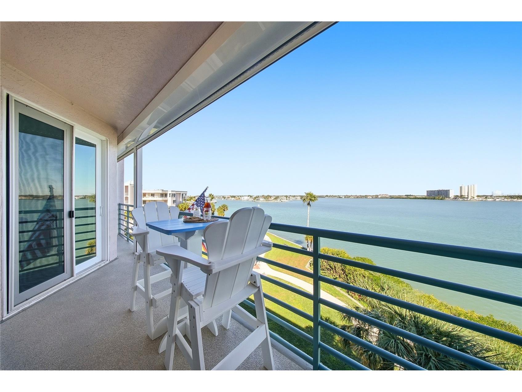 8021 Sailboat Key Boulevard S #403 Saint Pete Beach FL 33707 - BOCA CIEGA BAY TB8469204 image1