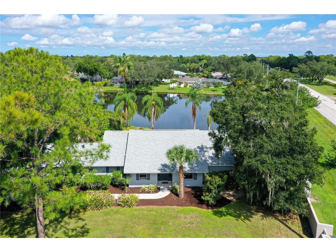 8021 Timber Lake Lane Sarasota FL 34243 A4582923 image1