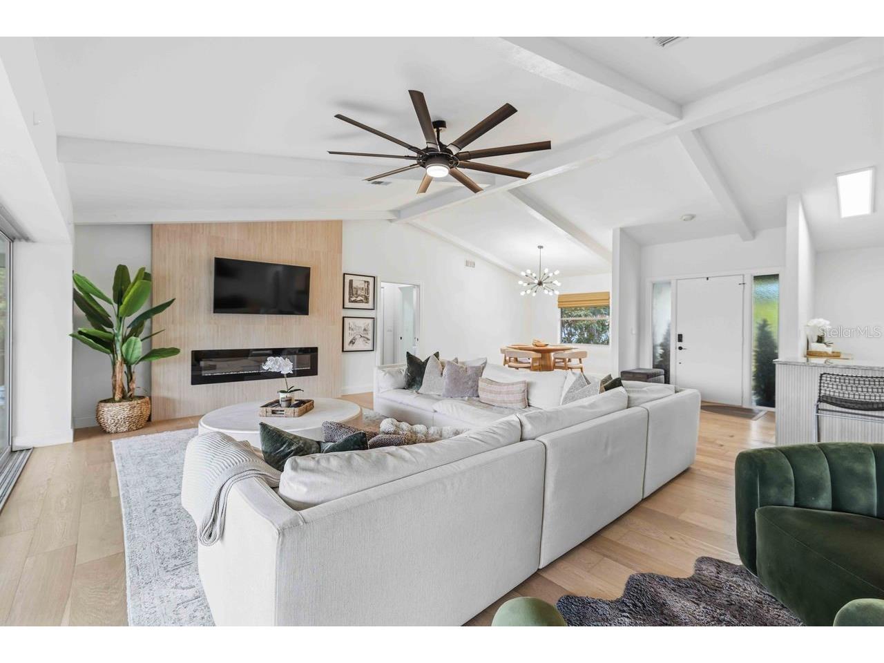 8021 Timber Lake Lane Sarasota FL 34243 A4694168 image1
