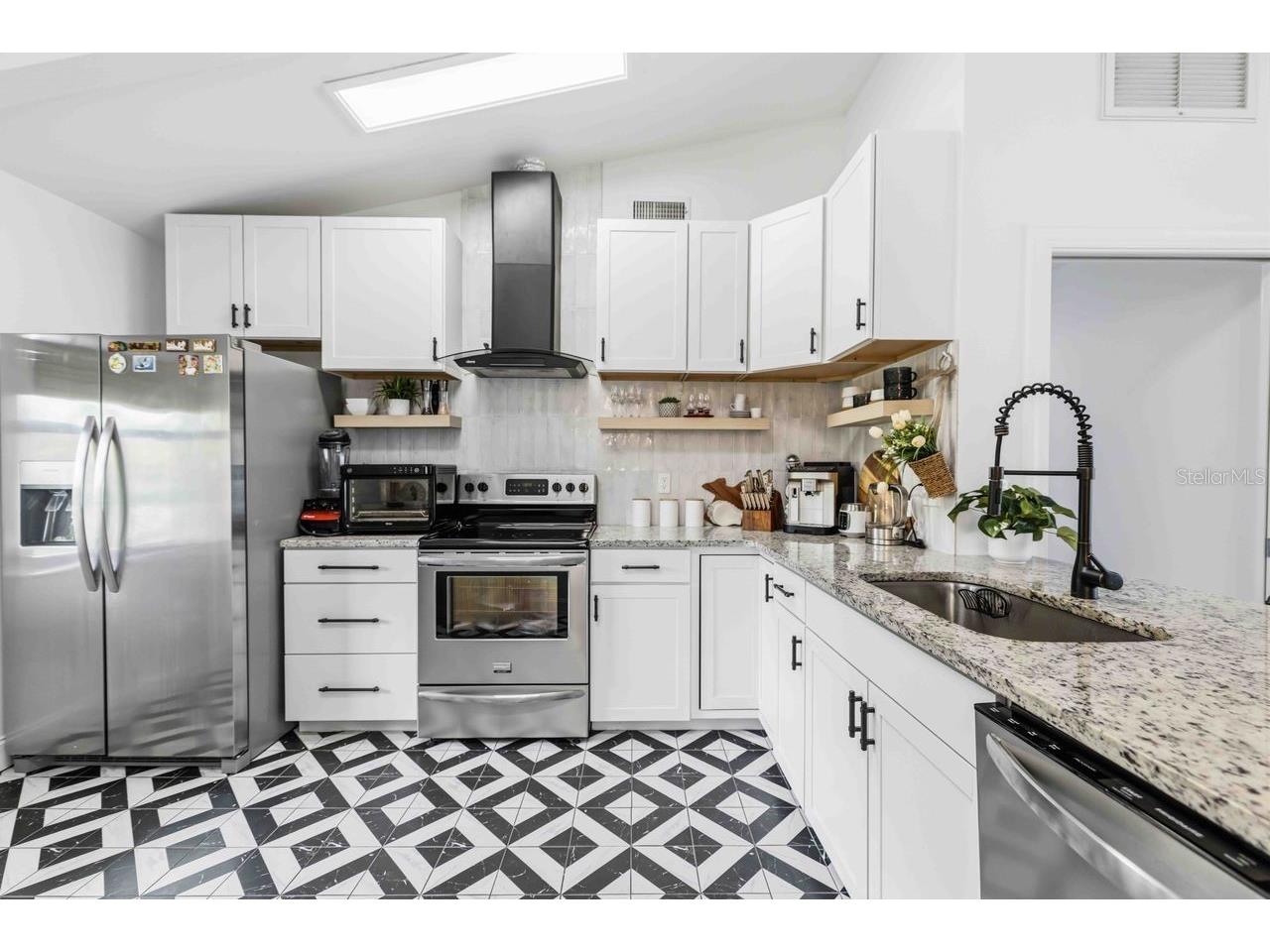 8021 Timber Lake Lane Sarasota FL 34243 A4694168 image11