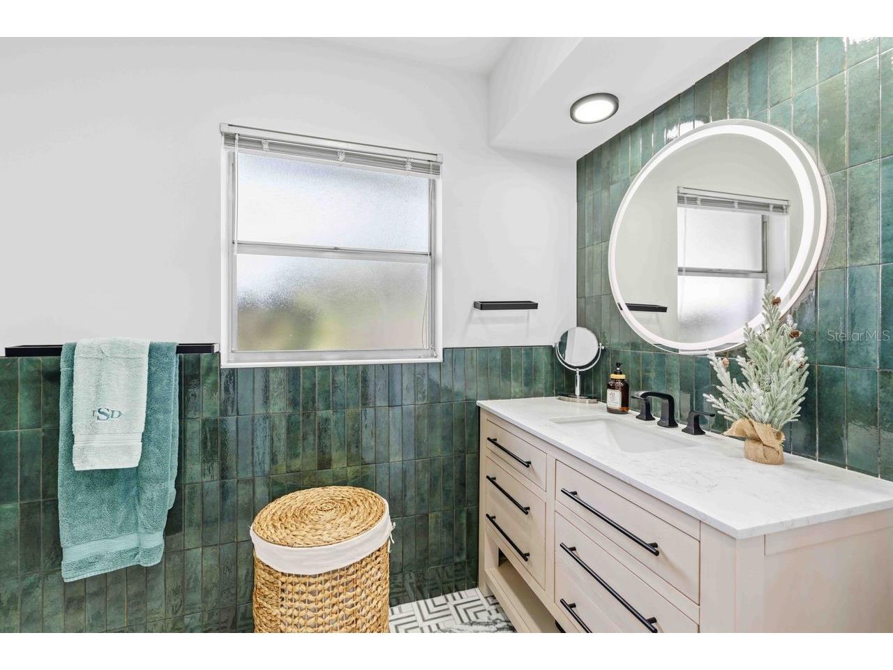8021 Timber Lake Lane Sarasota FL 34243 A4694168 image15