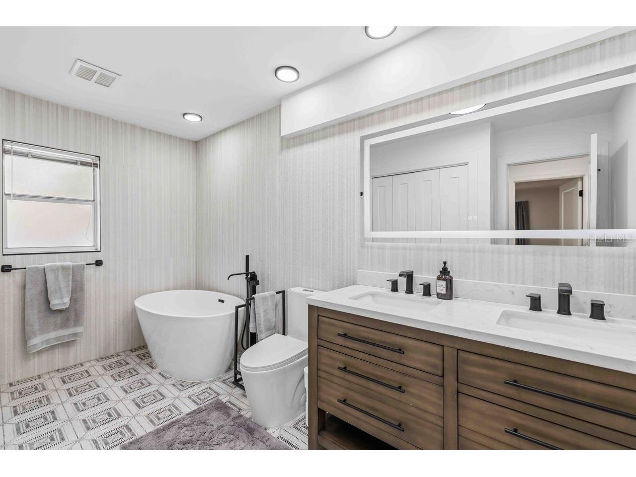 8021 Timber Lake Lane Sarasota FL 34243 A4694168 image19