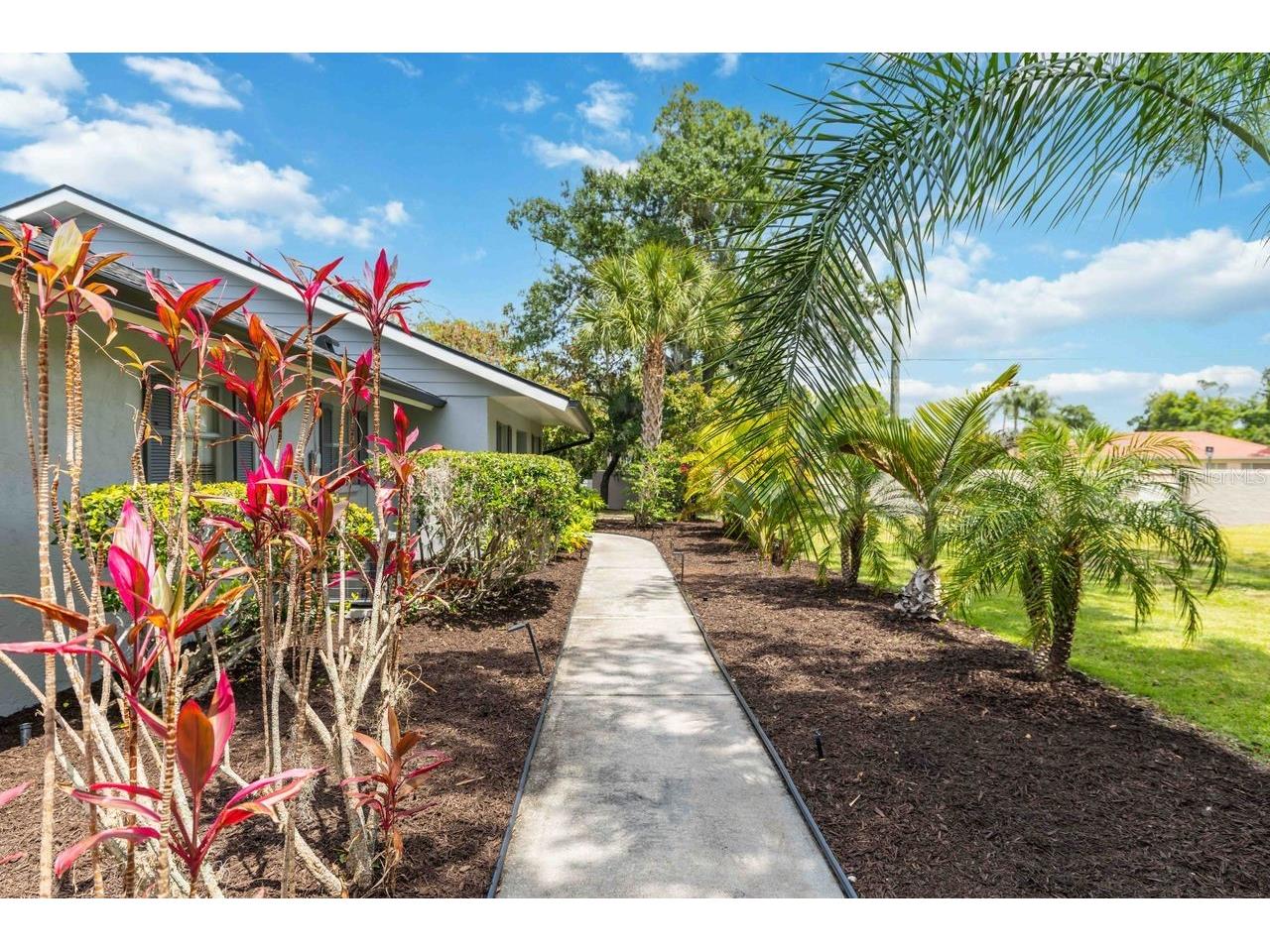 8021 Timber Lake Lane Sarasota FL 34243 A4694168 image5