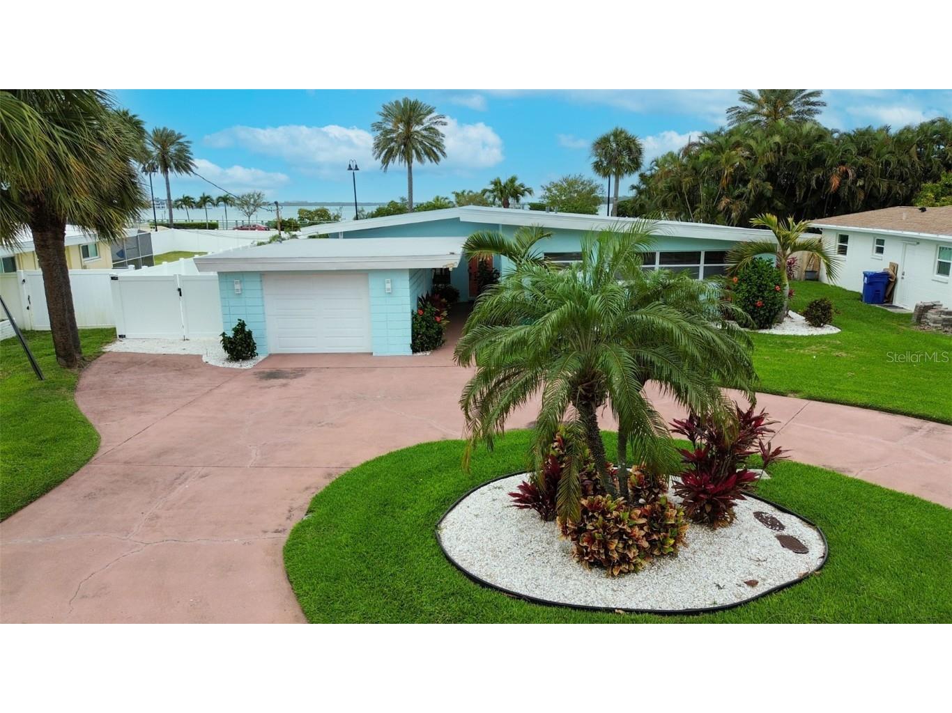 8023 Causeway Boulevard S Saint Petersburg FL 33707 U8236844 image1