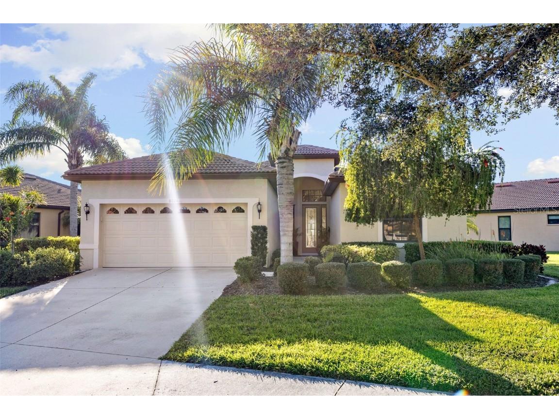 8024 Stirling Falls Circle Sarasota FL 34243 U8227935 image1