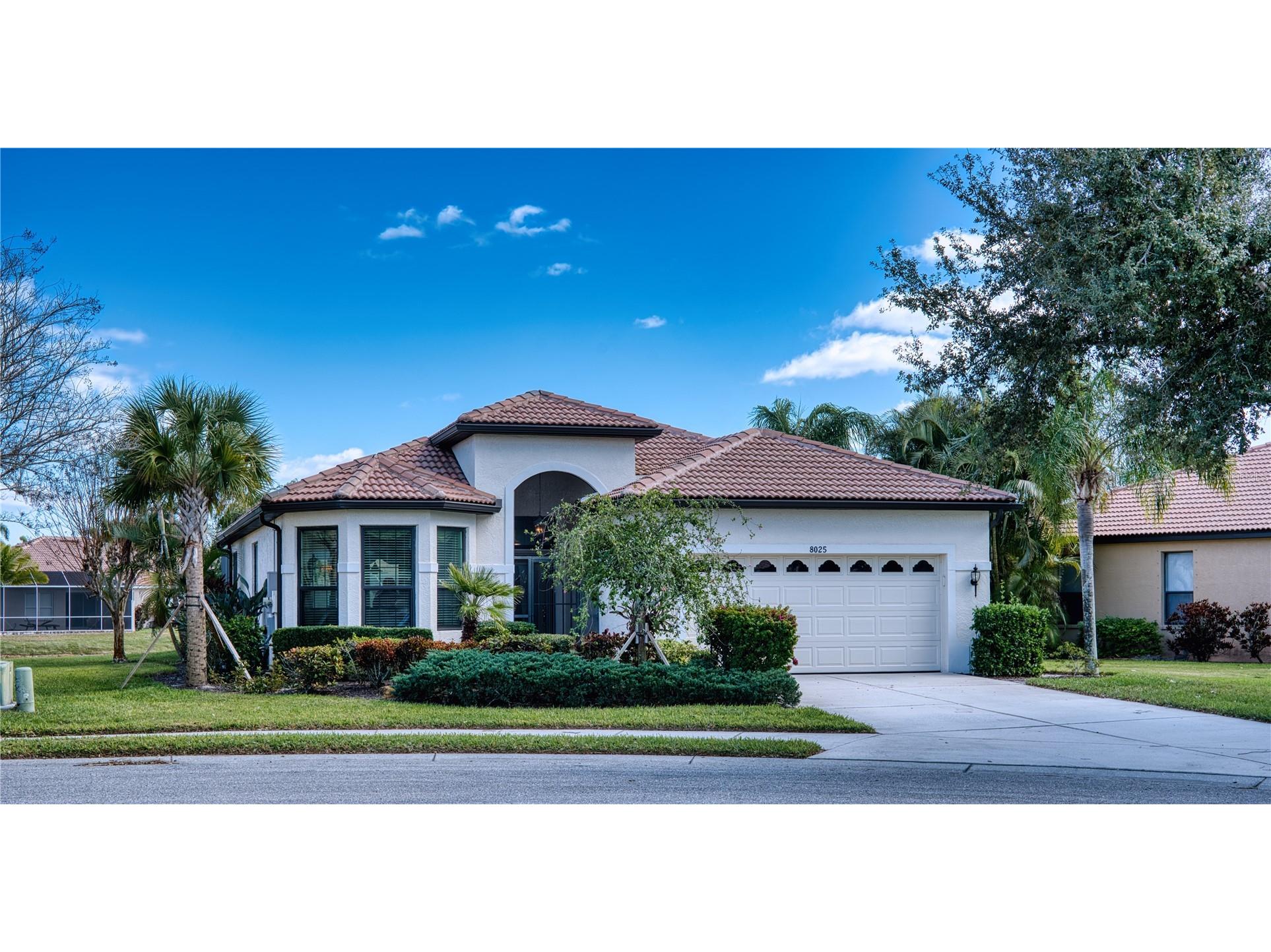 8025 Stirling Falls Circle Sarasota FL 34243 A4679973 image1