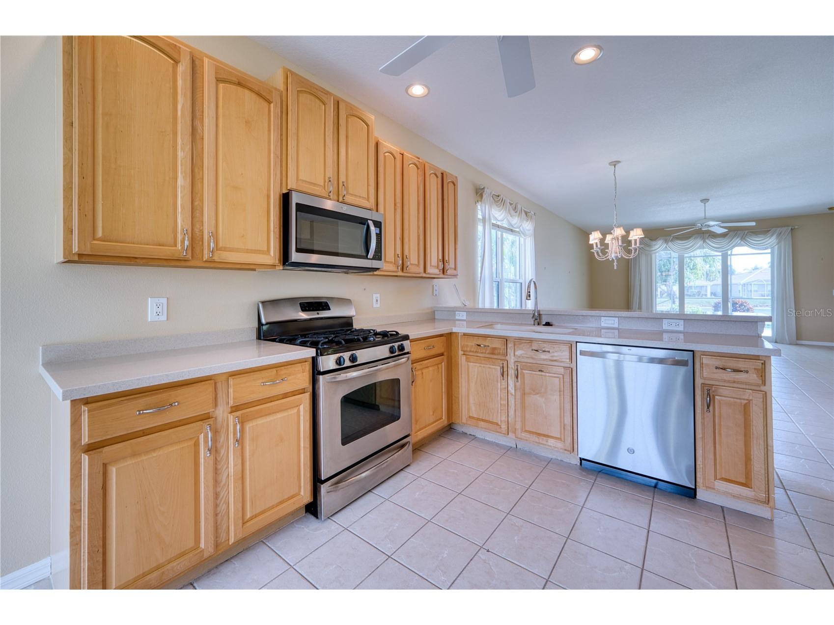 8025 Stirling Falls Circle Sarasota FL 34243 A4679973 image12