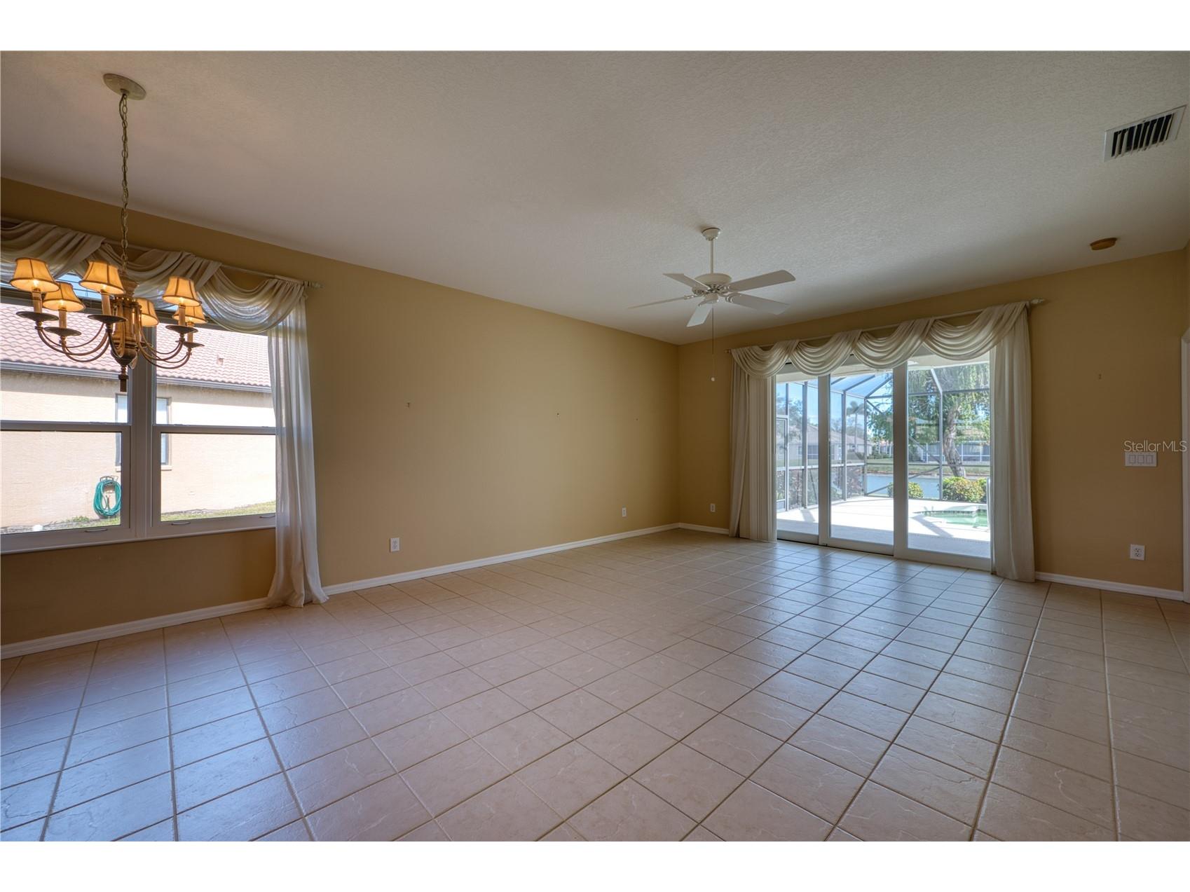 8025 Stirling Falls Circle Sarasota FL 34243 A4679973 image16